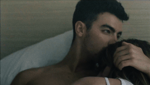 Joe Jonas kissing