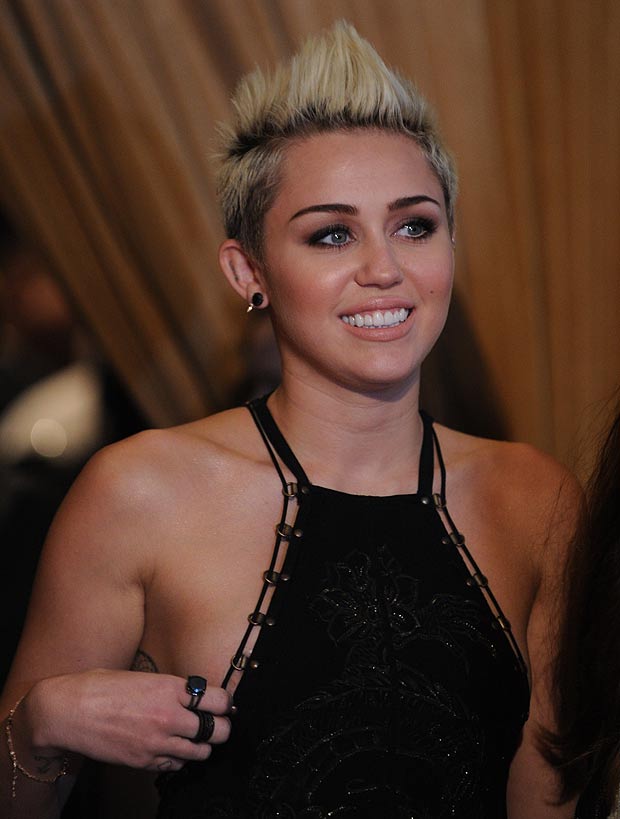Miley Cyrus shot hair