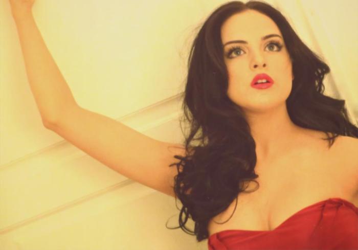 Elizabeth Gillies 