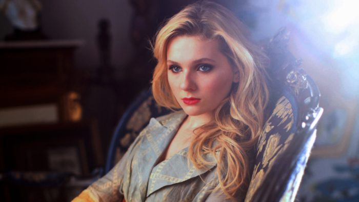 Abigail Breslin Red Lips