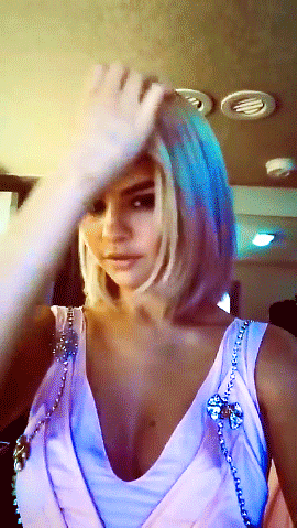 Selena Gomez blonde hair